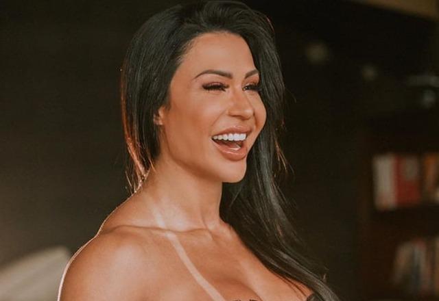 Foto de Gracyanne Barbosa sorrindo