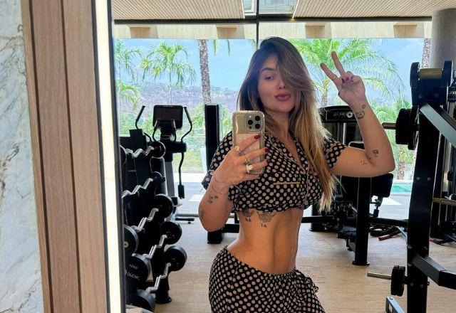Virginia Fonseca posa para foto