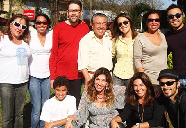 Foto de Mauricio de Souza com seus filhos