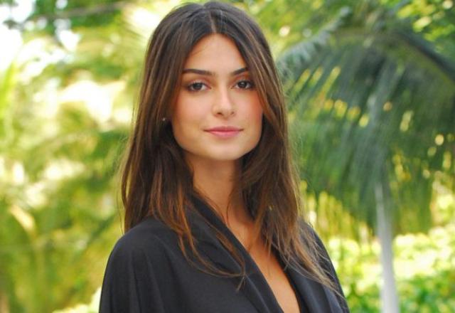 A atriz Thaila Ayala
