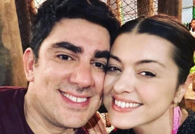 Marcelo Adnet e esposa