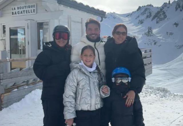 Wesley Safadão curte férias nos Alpes Franceses com a família