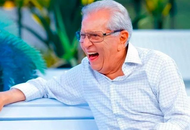 Carlos Alberto de Nobrega posa para foto.