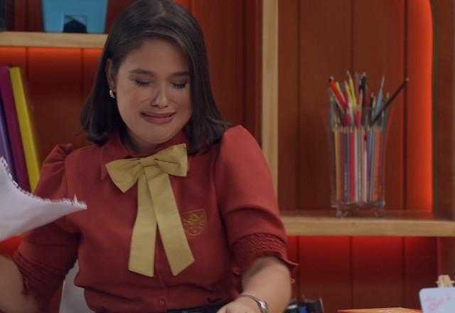 Elisa chorando porque não foi ao vestibular