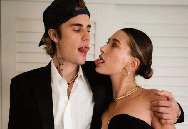 Justin Bieber e Hailey Bieber em foto