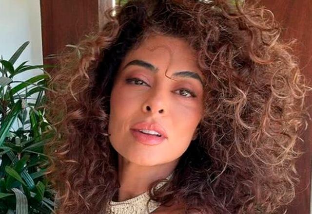 Juliana Paes posa para foto.