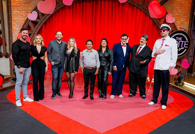 Caneta Azul e Diva Gomes, Renato Cariani e Tati Cariani, e Matheus Ceará e Bianca Campos junto de Danilo Gentili