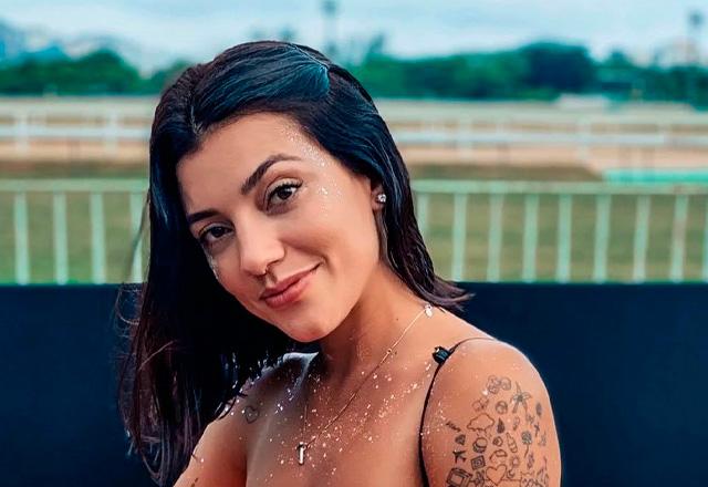 Gabi Prado posa para foto.