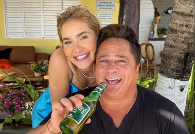 Virginia e Leonardo posam juntos sorridentes em foto