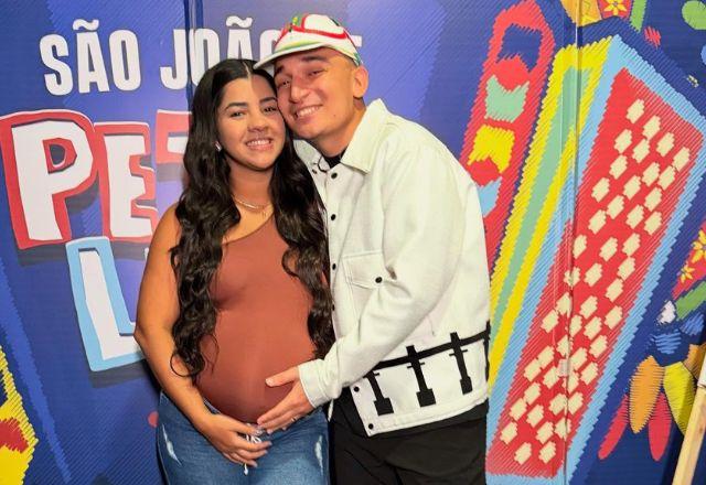 João Gomes e esposa em foto