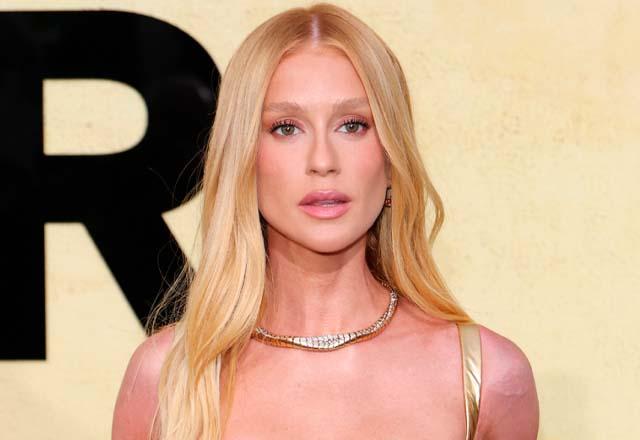 Marina Ruy Barbosa posa para foto.