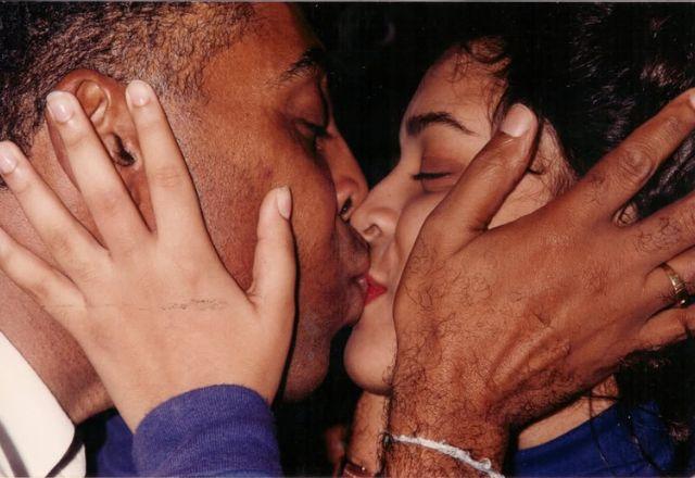Gilberto Gil dá um selinho em Preta Gil.