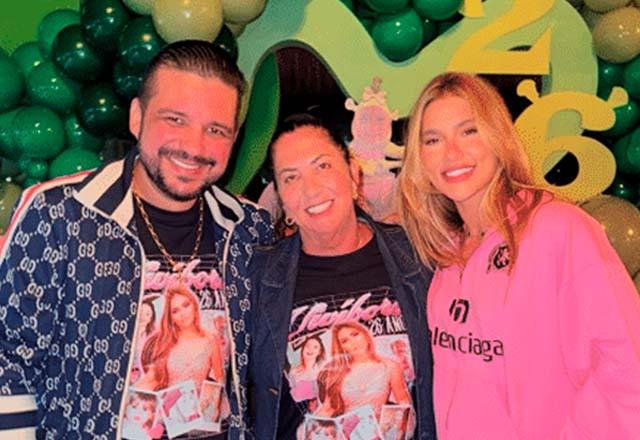 Danilo Nascimento, Margareth Serrão e Virginia posam juntos para foto.
