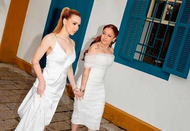Marí Fernandez e Julia Aribeirol em ensaio pré-casamento.
