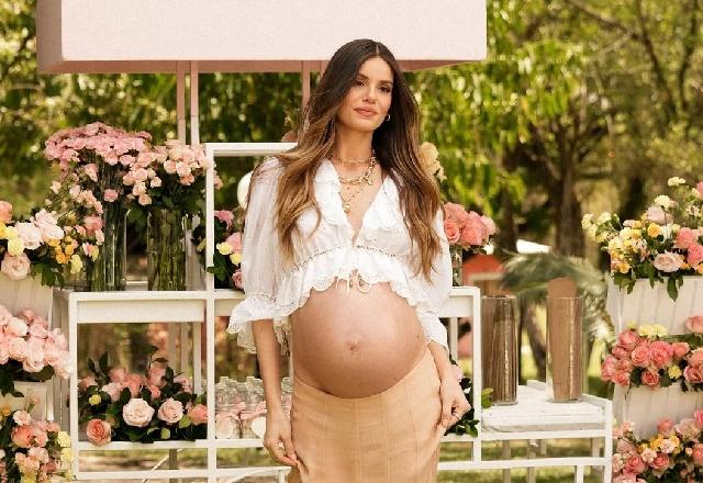 Camila Queiroz e Klebber toledo