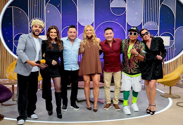 Lucas Guedez, Amanda Françozo, Márcio, Virginia, Vavá, Liminha e Margareh Serrão posam juntos para foto.