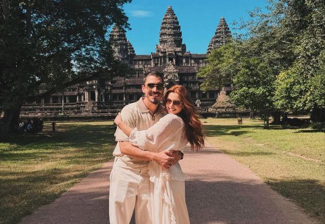 Giovanna Lancelotti e Gabriel David posam para foto.