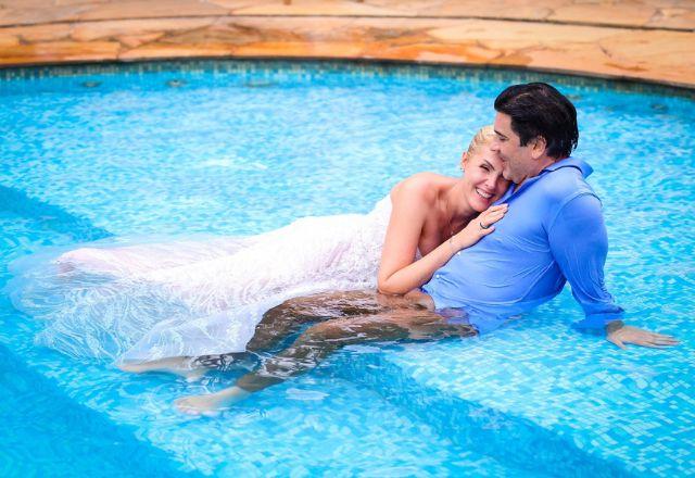 Ana Hickmann celebra dois anos do primeiro beijo com Edu Guedes