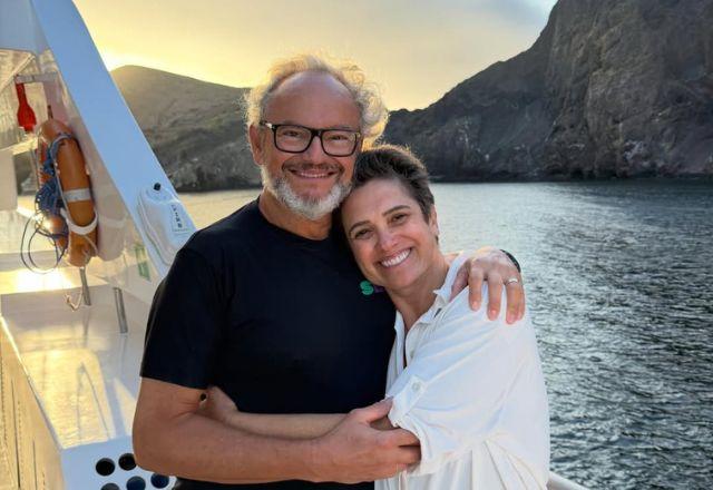 Sandra e Ernesto posam para foto.
