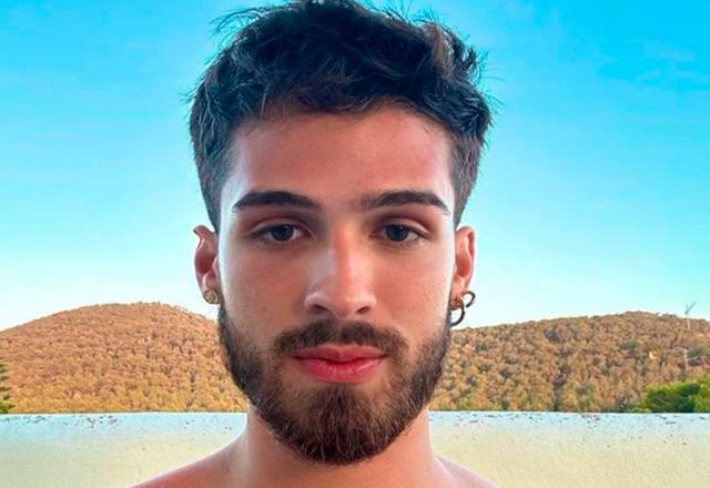 João Guilherme posa para foto.