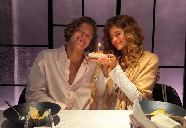 Lucas e Isadora aparecem juntos abraçados em foto.