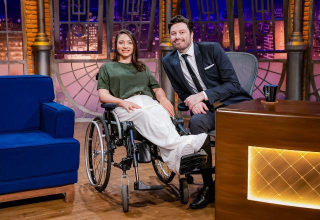 Laís Souza e Danilo Gentili no The Noite