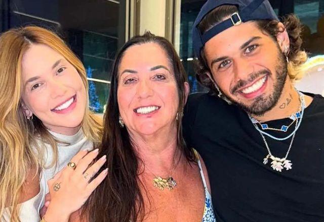 Na foto temos Virignia, Zé Felipe e Margareth