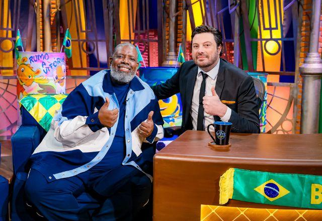 Imagem da notícia: Péricles fala sobre estreia no The Voice, turnê com Ferrugem e emoção de se tornar avô no "The Noite" desta quinta-feira Imagem da notícia: Péricles fala sobre estreia no The Voice, turnê com Ferrugem e emoção de se tornar avô no "The Noite" desta quinta-feira