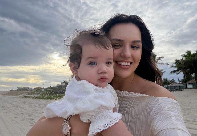 Imagem da notícia: Rafa Kalimann mostra primeira vez da filha, Zuza, na praia Imagem da notícia: Rafa Kalimann mostra primeira vez da filha, Zuza, na praia