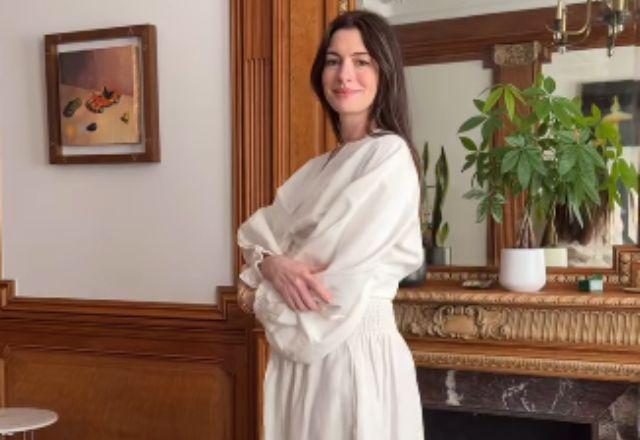 Imagem da notícia: Anne Hathaway encanta fãs ao anunciar gravidez de terceiro filho Imagem da notícia: Anne Hathaway encanta fãs ao anunciar gravidez de terceiro filho