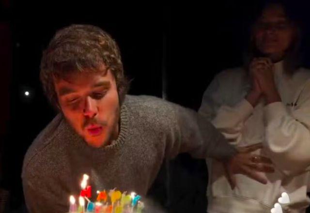 Imagem da notícia: João Lucas esclarece gesto e nega gravidez de Sasha Imagem da notícia: João Lucas esclarece gesto e nega gravidez de Sasha