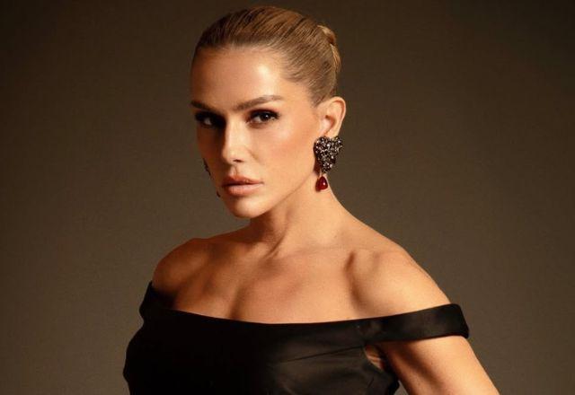 Imagem da notícia: Deborah Secco rebate rótulo e expõe incômodo: "Não me reconheço"