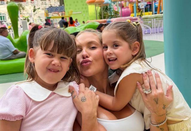 Imagem da notícia: Virginia Fonseca se derrete ao posar com as filhas