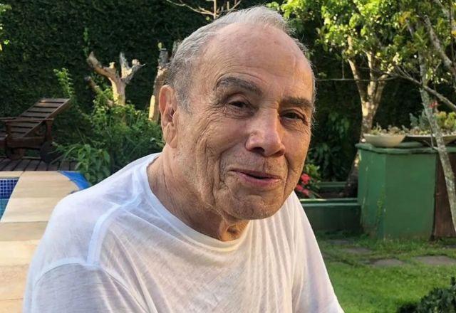 Imagem da notícia: Stênio Garcia volta a citar polêmica com filhas: "Sanidade mental questionada" Imagem da notícia: Stênio Garcia volta a citar polêmica com filhas: "Sanidade mental questionada"