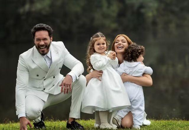Imagem da notícia: Filhos de Viih Tube e Eliezer emocionam ao participar de casamento dos pais Imagem da notícia: Filhos de Viih Tube e Eliezer emocionam ao participar de casamento dos pais