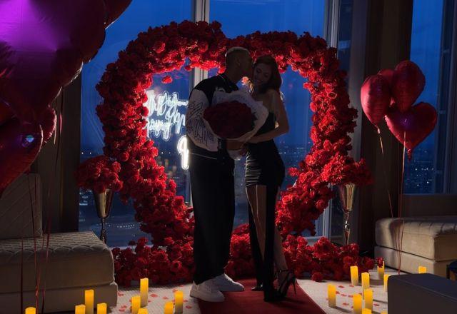 Imagem da notícia: Amanda Araújo é pedida em casamento por Richarlison Imagem da notícia: Amanda Araújo é pedida em casamento por Richarlison