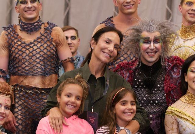 Imagem da notícia: Ivete Sangalo faz rara aparição com as filhas gêmeas Imagem da notícia: Ivete Sangalo faz rara aparição com as filhas gêmeas