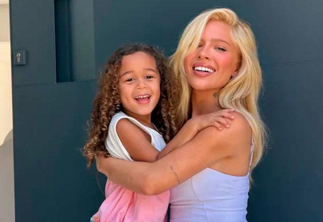 Imagem da notícia: Karoline Lima aciona Justiça após ataques à filha na web Imagem da notícia: Karoline Lima aciona Justiça após ataques à filha na web