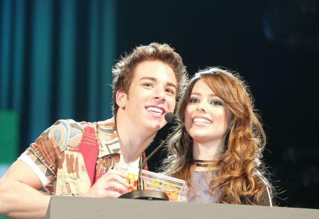 Imagem da notícia: Sandy e Junior fazem anúncio e levam fãs à loucura Imagem da notícia: Sandy e Junior fazem anúncio e levam fãs à loucura
