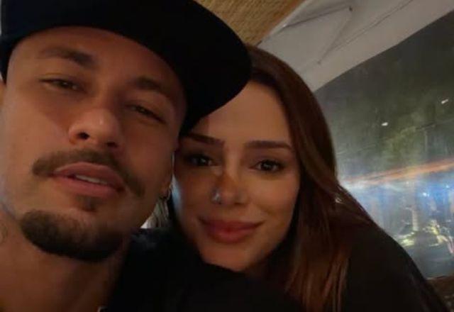 Imagem da notícia: Neymar posa em clima de romance com Bruna Biancardi Imagem da notícia: Neymar posa em clima de romance com Bruna Biancardi