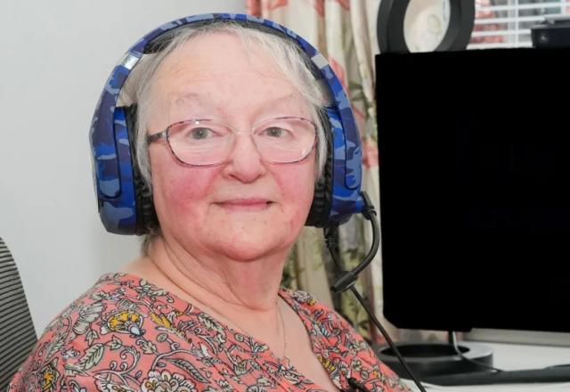 Imagem da notícia: Avó de 78 anos bate recorde mundial jogando Fortnite