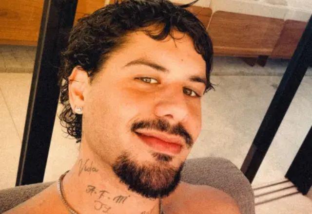 Imagem da notícia: Zé Felipe erra ao aparar a barba e raspa o rosto; veja Imagem da notícia: Zé Felipe erra ao aparar a barba e raspa o rosto; veja