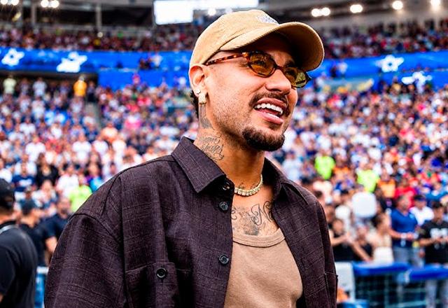 Imagem da notícia: Neymar tem trajeto interrompido após pneu furar Imagem da notícia: Neymar tem trajeto interrompido após pneu furar
