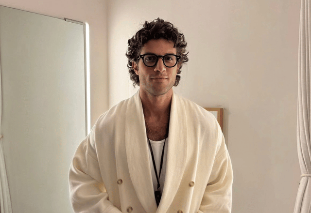 Imagem da notícia: Em homenagem ao avô, Chay Suede lança grife de moda masculina Imagem da notícia: Em homenagem ao avô, Chay Suede lança grife de moda masculina