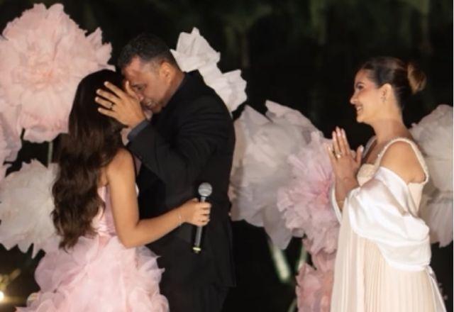Imagem da notícia: Filha de Aline Barros emociona pais em sua festa de 15 anos Imagem da notícia: Filha de Aline Barros emociona pais em sua festa de 15 anos