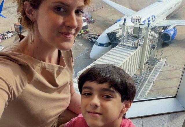 Imagem da notícia: Viúva de Lito Sousa posta foto com filho e homenageia piloto Imagem da notícia: Viúva de Lito Sousa posta foto com filho e homenageia piloto