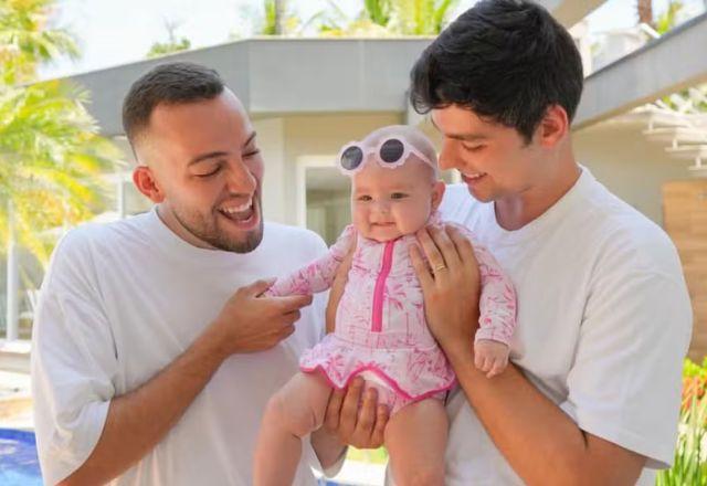 Imagem da notícia: Lucas Rangel e marido celebram nova conquista da filha Imagem da notícia: Lucas Rangel e marido celebram nova conquista da filha