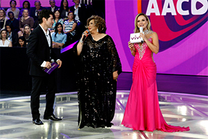 Novidade: Eliana apresenta o clipe e a música tema do Teleton 2015 neste domingo