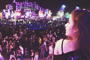 Giovanna Grigio, a Mili, curte shows no Rock In Rio