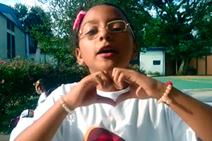 Ketlyn, paciente da AACD, faz ´rap´ para o Teleton